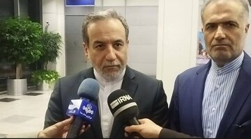 عراقچی: با پوتین درباره مقابله با تهدیدهای مشترک صحبت می‌کنیم