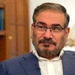 شمخانی: زنده‌ام و این تنِ زخم‌خورده، سپر بلای ملت خواهد بود