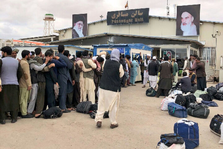 خروج مهاجران افغانستانی از مرز دوغارون تایباد ۳ برابر شد خروج مهاجران افغانستانی از مرز دوغارون تایباد ۳ برابر شد