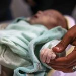 تداوم حملات هوایی و توپخانه‌ای به غزه/ شیرخواران بر اثر گرسنگی جان می‌دهند