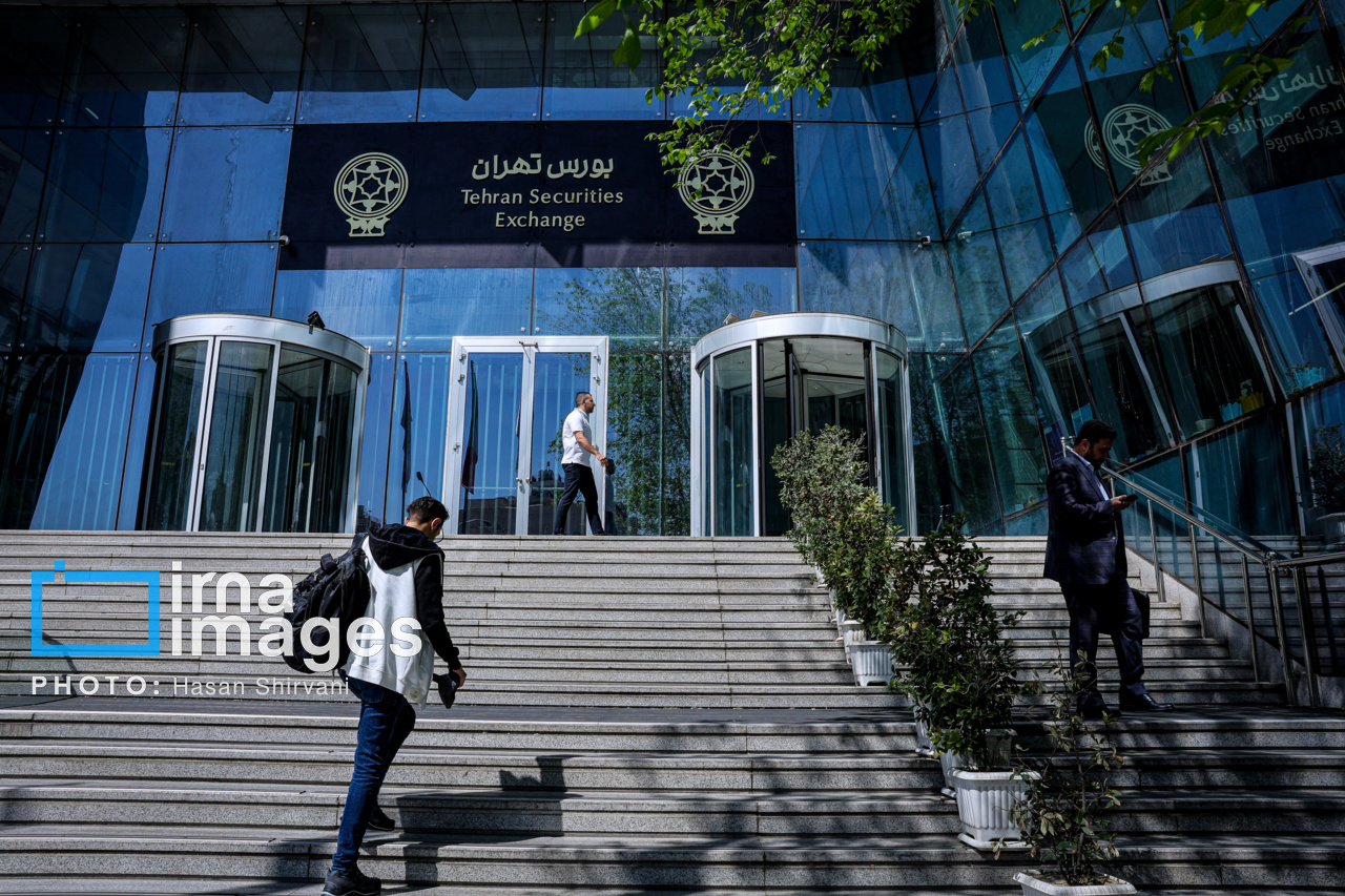 افت ۱۳ هزار واحدی شاخص بورس افت ۱۳ هزار واحدی شاخص بورس