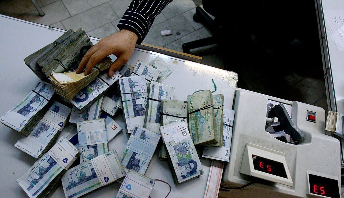 حجم نقدینگی از ۱۰ هزار همت گذشت حجم نقدینگی از ۱۰ هزار همت گذشت