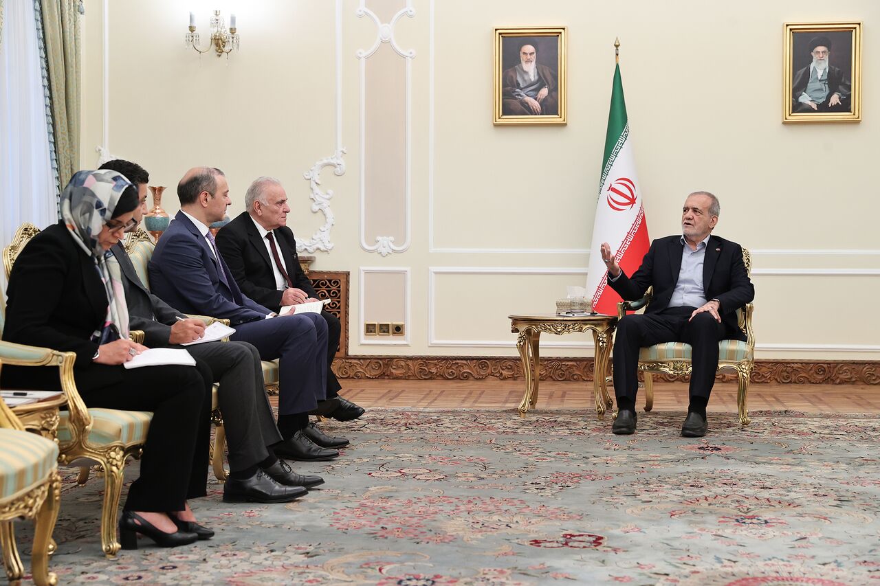 رئیس‌جمهور: هیچ قدرت خارجی نباید خللی در روابط دوستانه ایران و ارمنستان ایجاد کند