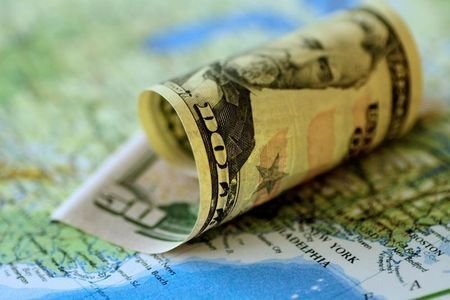 تک‌نرخی شدن ارز ضرورتی اجتناب‌ناپذیر/ حقوق‌بگیران را زمین‌گیر می‌کند