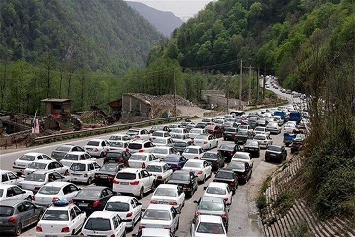 ترافیک فوقسنگین در محورهای شمالی کشور؛ جاده چالوس یکطرفه شد ترافیک فوقسنگین در محورهای شمالی کشور؛ جاده چالوس یکطرفه شد
