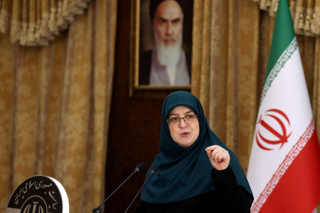 مهاجرانی: ۷۰۰ کیلوگرم شمش طلای استاندارد وارد کشور شد/ حراج شمش به زودی