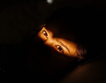 با مشکل بیخوابی شبانه چه کنیم؟ با مشکل بیخوابی شبانه چه کنیم؟