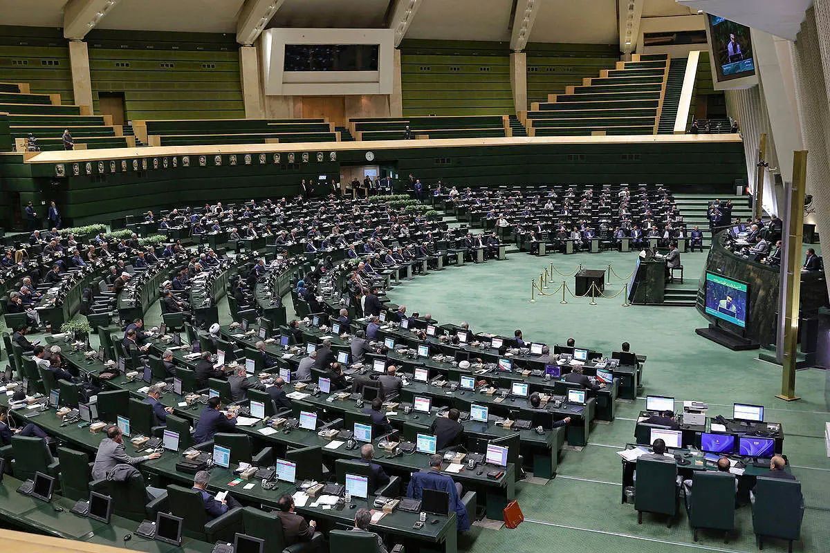 هشدار نمایندگان مجلس درمورد افزایش قیمت کارت سوخت جایگاه ها/ کارت بانکی به جای کارت سوخت