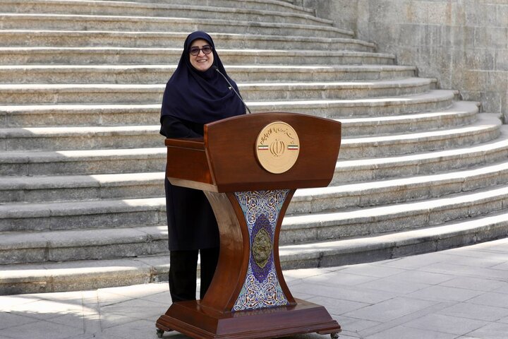 مهاجرانی: سهمیه بنزین تغییر نمی‌کند؛ تصمیم جدید برای خودروهای لوکس