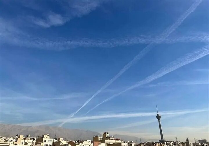 ماجرای ابرهای خطی در آسمان تهران چیست؟