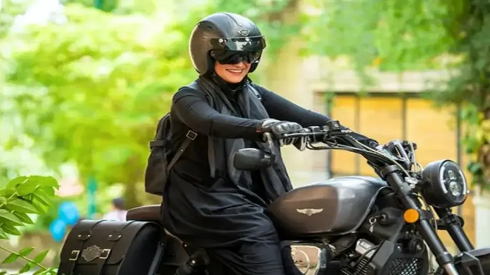 صدور گواهینامه موتورسواری برای زنان منع قانونی ندارد
