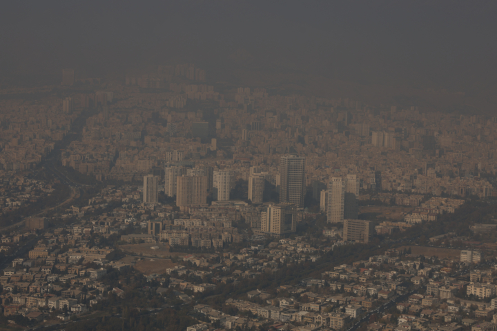 هوای تهران همچنان ناسالم؛ بیماران قلبی در خانه بمانند