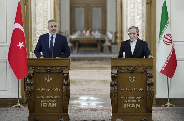 عراقچی: ایران و ترکیه مصممند با همکاری نزدیک در مسیر صلح پایدار منطقه‌ای گام بردارند