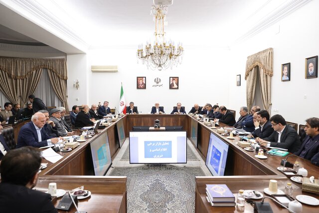 عارف: درباره لبنیات اهرم‌های قانونی داریم، اما خود تولیدکنندگان قیمت را متعادل کنند