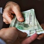 مبلغ عیدی و پاداش امسال کارگران/کارفرمایان عیدی را به روزهای آخر سال موکول نکنند