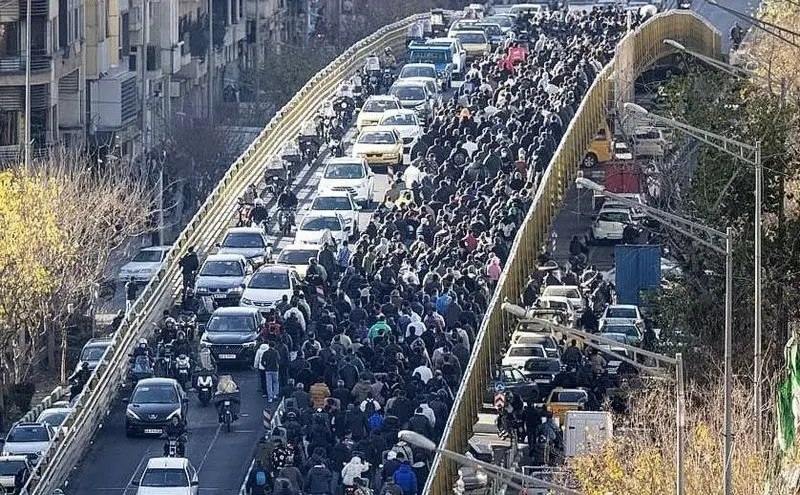 اعتراضات می‌آیند و می‌روند، بحران‌ها اما باقی می‌مانند