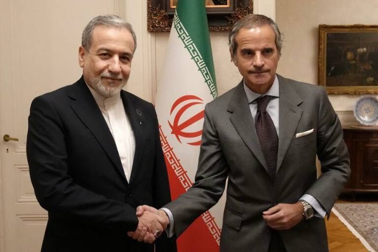 ماراتن دیپلماسی در ژنو/رفع تحریم‌ها هدف اصلی مذاکرات هسته‌ای