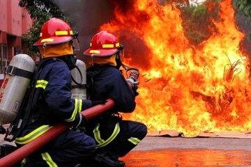 آتش سوزی در خیابان خیام تهران