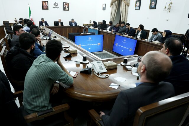 عارف: ارزش پرخاش یک دانشجو برای من بیشتر از تکریم افراد است