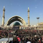روایت «فرانس۲۴» از عزادارانی که با چشم اشکبار به بدرقه آقای شهید ایران آمدند