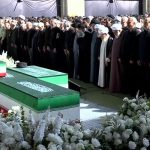 بدرقه میلیونی مردم/ اقامه نماز بر پیکرهای مطهر شهدا با حضور ۳ فرزند رهبر شهید