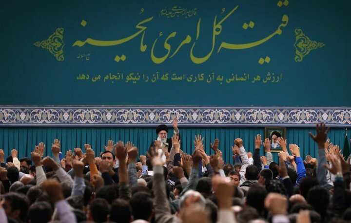 تأکید رهبر شهید، پایان دادن به آقایی دلار بود