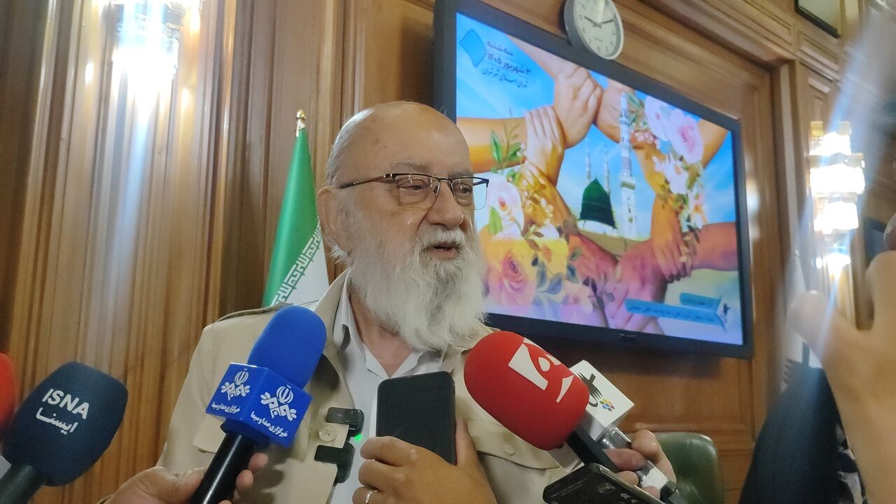 چمران: دولت یارانه سوخت را به توسعه حمل‌ونقل عمومی اختصاص دهد/ موافق تاکسی هیبریدی هستم