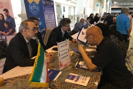 برپایی میز خدمت بانک رفاه کارگران در میعادگاه‌های نماز جمعه سراسر کشور به مناسبت هفته دولت