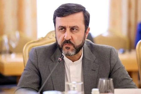 غریب آبادی: تفاهم ایران و عمان به منزله بازگشایی تنگه هرمز نیست