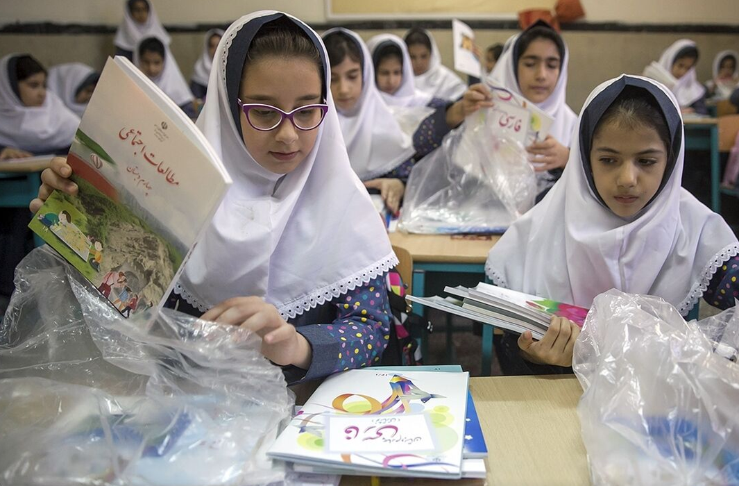 توزیع ۱۶۳ میلیون جلد کتاب درسی/برنامه آموزش «شایستگی‌های دیجیتال» تدوین می‌شود