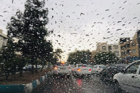 ترافیک سنگین در محور چالوس و آزادراه قزوین–کرج / بارش پراکنده و مه‌گرفتگی در محورهای شمالی