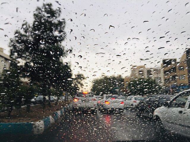 ترافیک سنگین در محور چالوس و آزادراه قزوین–کرج / بارش پراکنده و مه‌گرفتگی در محورهای شمالی