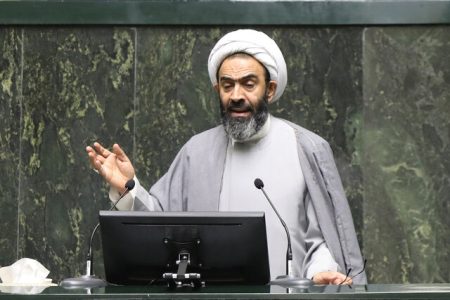 عضو کمیسیون قضایی مجلس: نباید حمله و هجمه علیه آمریکا را متوقف کنیم