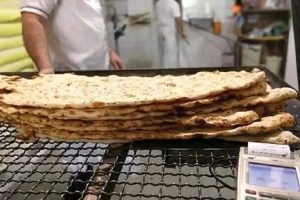 افزایش دوباره قیمت نان / نان سنگک دولتی در یک نانوایی ۱۷۵۰۰ تومان، در دیگری ۲۰ هزار تومان است؛ مالیات را هم از مردم می‌گیرند