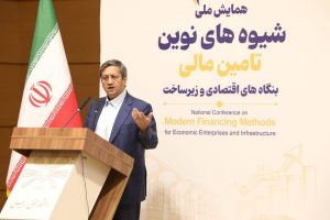 همتی: بانک مرکزی برای کنترل تورم برنامه دارد/فعالیت اقتصادی متوقف نشده است