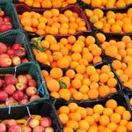 آغاز ذخیره سازی میوه شب عید/قیمت گوجه فرنگی ٤ هزارتومان کاهش یافت