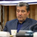 دولت تعیین قیمت خودرو را به دلالان سپرده است/ نظارتی وجود ندارد