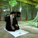 رهبر معظم انقلاب در مرقد امام خمینی(ره) وگلزار شهدا حضور یافتند