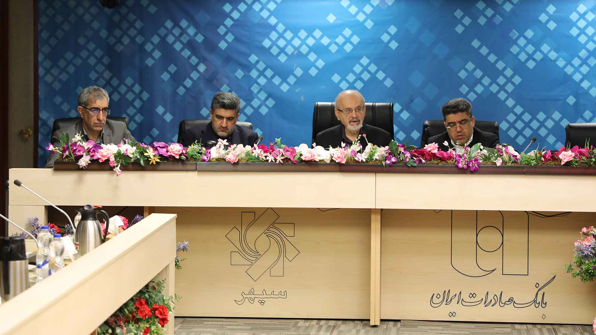 راه‌حل مشکلات اقتصاد کشور کاهش سرعت گردش پول است