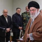 رهبر انقلاب: پیام جاودانه شهیدان برحذر داشتن جامعه از ترس و اندوه است