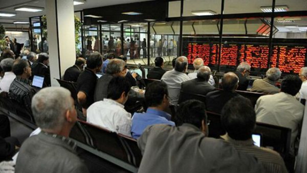 مشتریان بورسی به صف شدند مشتریان بورسی به صف شدند