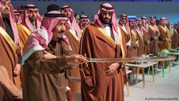 لوفیگارو: بن سلمان میخواهد قبل از شکست احتمالی ترامپ، پدرش را عزل کند لوفیگارو: بن سلمان میخواهد قبل از شکست احتمالی ترامپ، پدرش را عزل کند