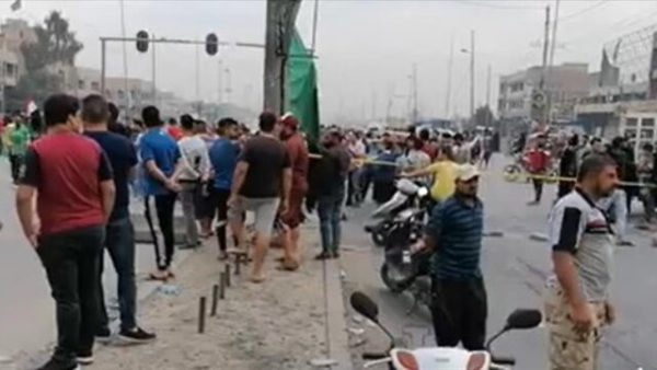 تظاهرکنندگان اکثر خیابانهای بغداد را بستند/ بسته شدن راهها و پلها با شروع نافرمانی مدنی تظاهرکنندگان اکثر خیابانهای بغداد را بستند/ بسته شدن راهها و پلها با شروع نافرمانی مدنی
