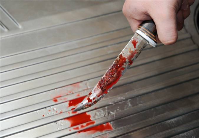 نجات مادر جوان بعد از چاقو کشی فجیع شوهر!
