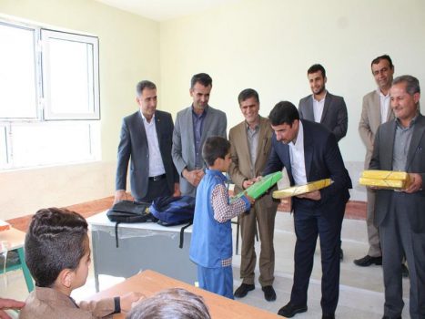 زنگ مهربانی در مدرسه شهدای بانک مسکن در استان چهارمحال و بختیاری به صدا درآمد زنگ مهربانی در مدرسه شهدای بانک مسکن در استان چهارمحال و بختیاری به صدا درآمد