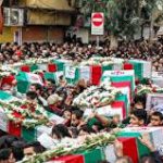 آغاز مراسم تشییع ۱۵۰شهید دفاع مقدس/رنگ حماسه در پنجشنبه داغ تهران