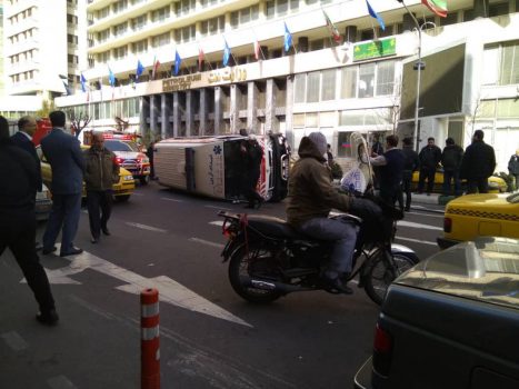 واژگونی آمبولانس در تهران واژگونی آمبولانس در تهران