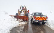 برف و باران در کشور/راهداران به حالت آماده باش درآمدند