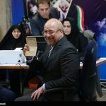 قالیباف برای کنترل دولت خسته روحانی در انتخابات مجلس ثبت نام کرد
