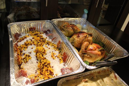 ارائه غذا به شب زنده‌داران تهرانی توسط رستوران‌های مخفی!